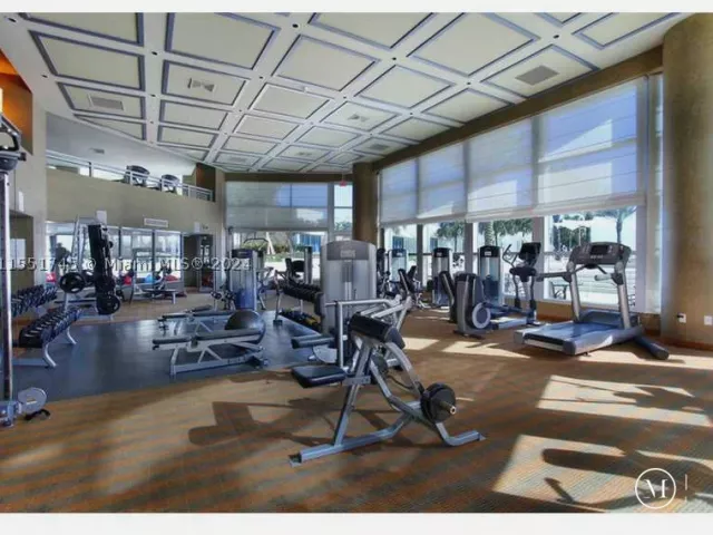 2-bedroom condo for rent in Hollywood - 3101 S OCEAN DR 2003 - MondialRealty