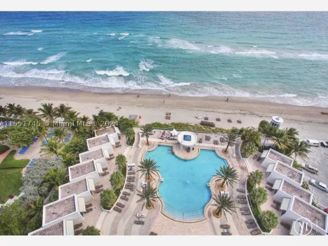 2-bedroom condo for rent in Hollywood - 3101 S OCEAN DR 2003 - MondialRealty