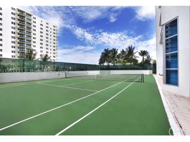 2-bedroom condo for rent in Hollywood - 3101 S OCEAN DR 2003 - MondialRealty