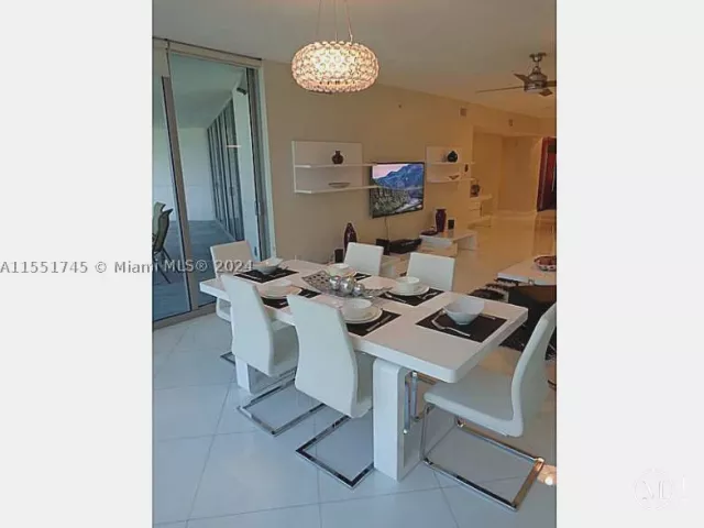 2-bedroom condo for rent in Hollywood - 3101 S OCEAN DR 2003 - MondialRealty