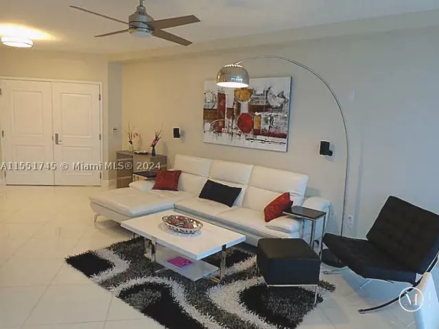 2-bedroom condo for rent in Hollywood - 3101 S OCEAN DR 2003 - MondialRealty