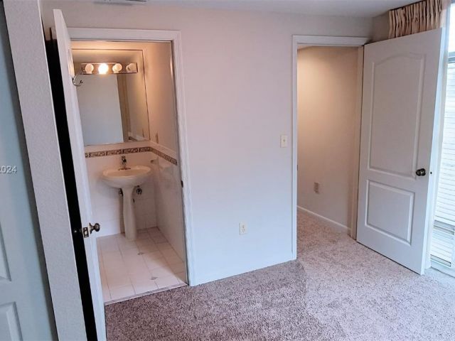 Home for sale at 1853 Jefferson Ave 8 - photo 5356655