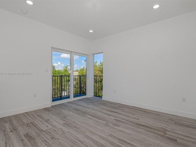 Home for rent at 1327 NW 27th Ave 1327 - photo 5148631