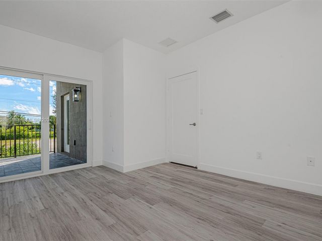 Home for rent at 1327 NW 27th Ave 1327 - photo 5148633