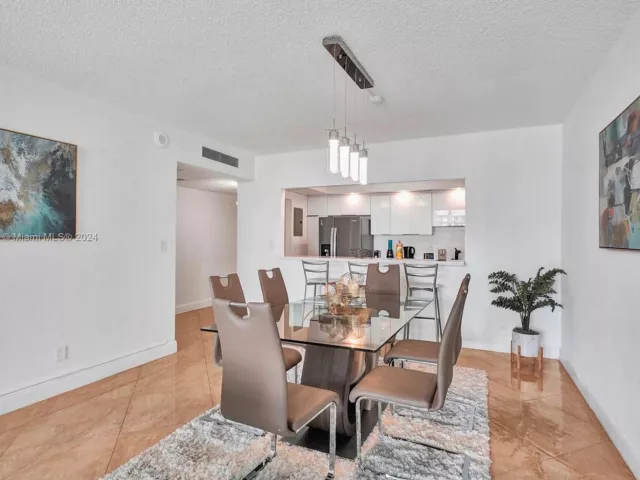 Apartment for sale  Unit #1001 - photo 5719237