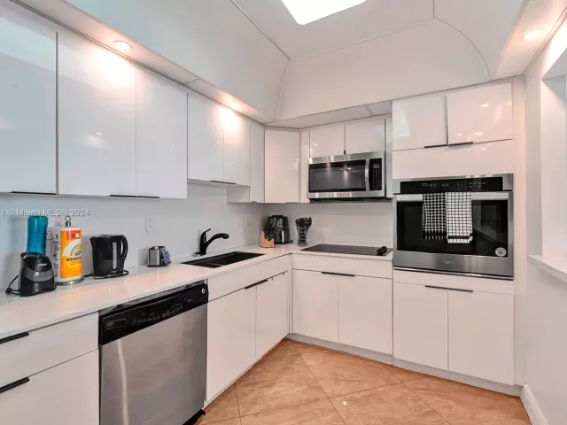 Apartment for sale  Unit #1001 - photo 5719238