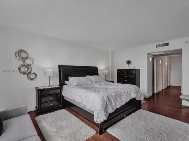 Apartment for sale  Unit #1001 - photo 5719229