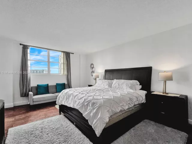 Apartment for sale  Unit #1001 - photo 5719230