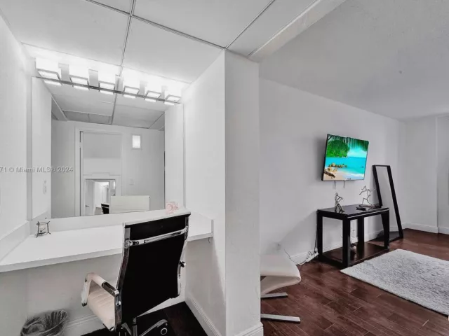 Apartment for sale  Unit #1001 - photo 5719231