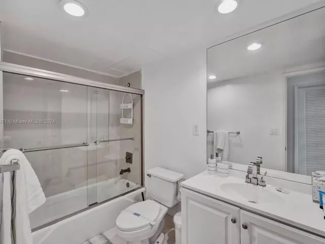 Apartment for sale  Unit #1001 - photo 5719228