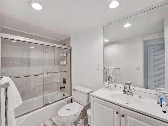 Apartment for sale  Unit #1001 - photo 5719228