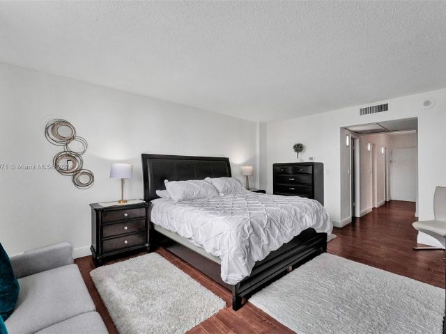 Apartment for sale  Unit #1001 - photo 5719229