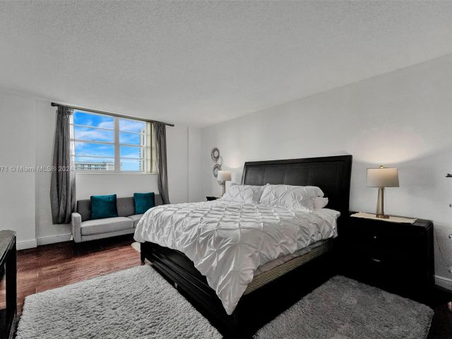 Apartment for sale  Unit #1001 - photo 5719230