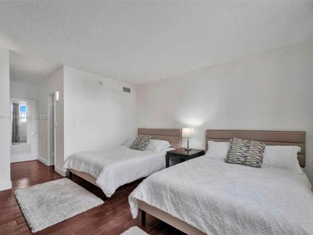 Apartment for sale  Unit #1001 - photo 5719233