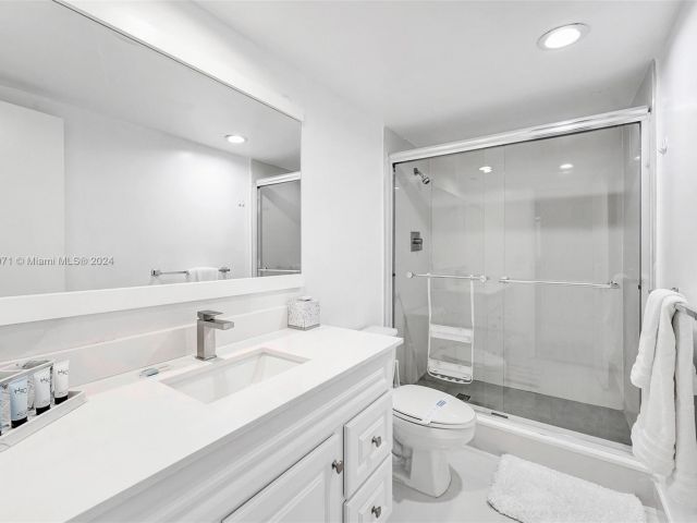 Apartment for sale  Unit #1001 - photo 5719234