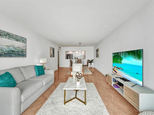 Apartment for sale  Unit #1001 - photo 5719235