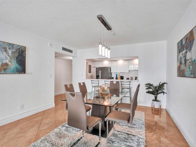 Apartment for sale  Unit #1001 - photo 5719237