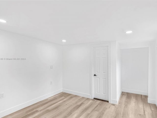 Home for rent at 216 NE 160th St - photo 5150005