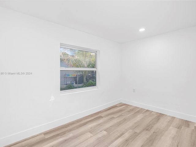 Home for rent at 216 NE 160th St - photo 5150007