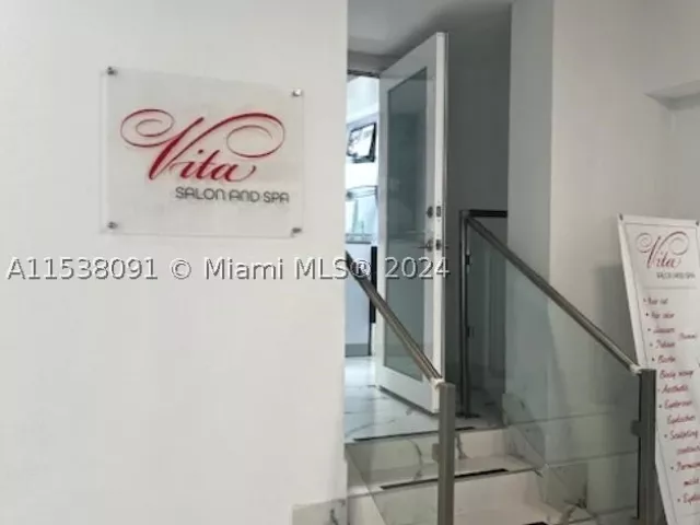 1-bedroom condo for sale in Hallandale Beach - 1904 S Ocean Dr 205 - MondialRealty