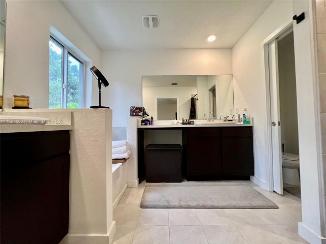 Home for rent at 1385 NW 208th Ter 1385 - photo 5440267