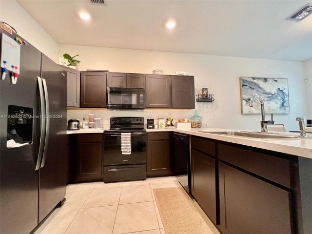 Home for rent at 1385 NW 208th Ter 1385 - photo 5440275