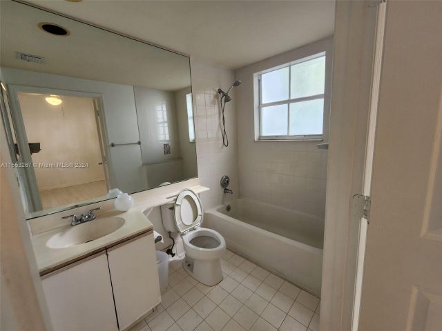 Home for rent at 3135 NE 184th St 2204 - photo 5172348