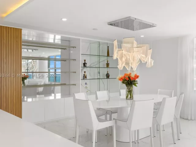 3-bedroom condo for rent in Miami Beach - 5151 Collins Ave 1527 - MondialRealty