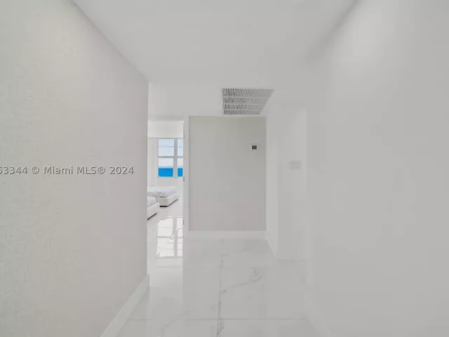 3-bedroom condo for rent in Miami Beach - 5151 Collins Ave 1527 - MondialRealty