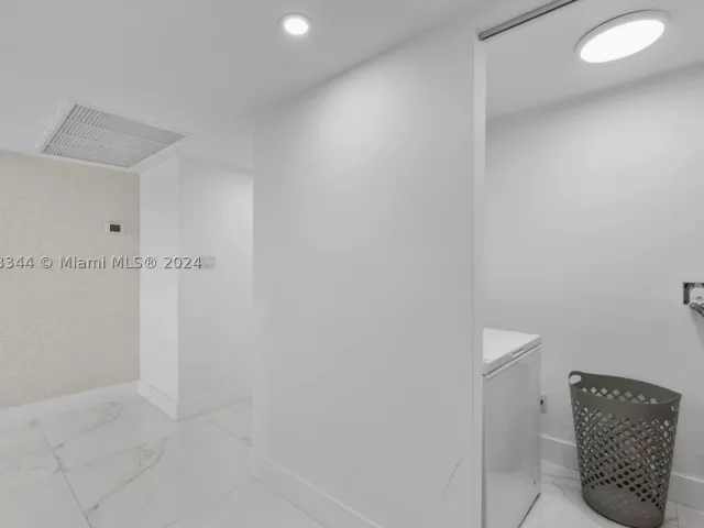 3-bedroom condo for rent in Miami Beach - 5151 Collins Ave 1527 - MondialRealty