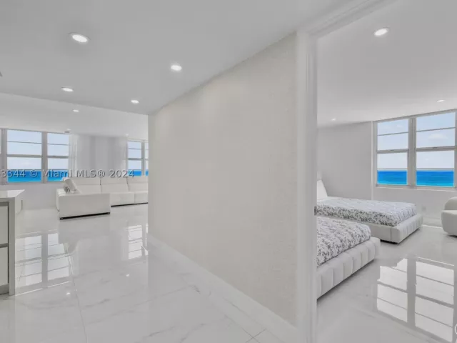 3-bedroom condo for rent in Miami Beach - 5151 Collins Ave 1527 - MondialRealty