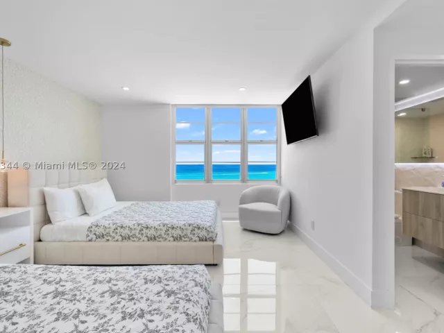 3-bedroom condo for rent in Miami Beach - 5151 Collins Ave 1527 - MondialRealty