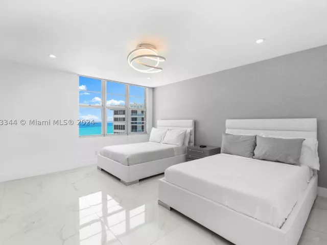 3-bedroom condo for rent in Miami Beach - 5151 Collins Ave 1527 - MondialRealty
