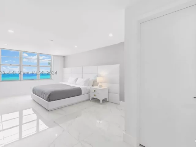 3-bedroom condo for rent in Miami Beach - 5151 Collins Ave 1527 - MondialRealty