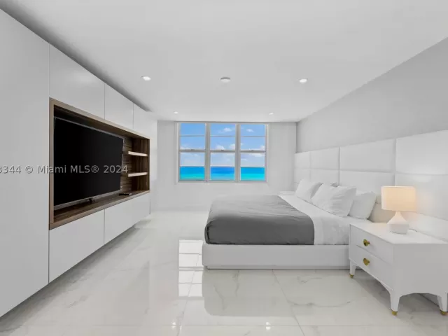 3-bedroom condo for rent in Miami Beach - 5151 Collins Ave 1527 - MondialRealty