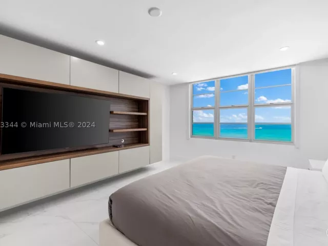 3-bedroom condo for rent in Miami Beach - 5151 Collins Ave 1527 - MondialRealty