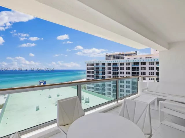 3-bedroom condo for rent in Miami Beach - 5151 Collins Ave 1527 - MondialRealty