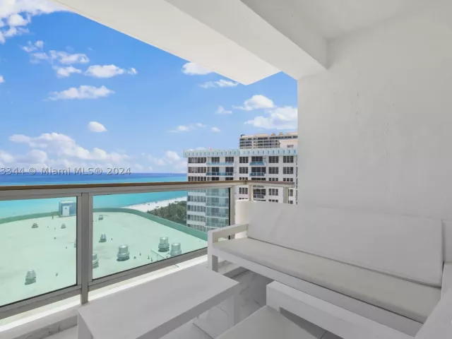 3-bedroom condo for rent in Miami Beach - 5151 Collins Ave 1527 - MondialRealty