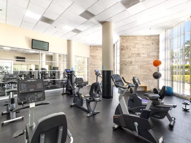 3-bedroom condo for rent in Miami Beach - 5151 Collins Ave 1527 - MondialRealty