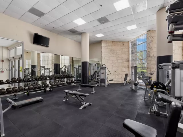 3-bedroom condo for rent in Miami Beach - 5151 Collins Ave 1527 - MondialRealty