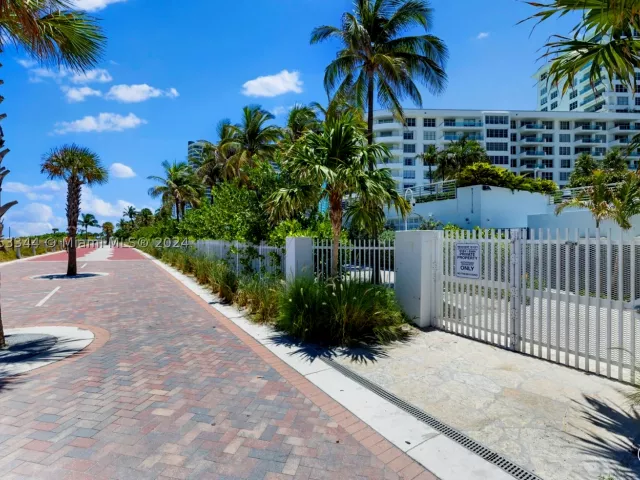 3-bedroom condo for rent in Miami Beach - 5151 Collins Ave 1527 - MondialRealty