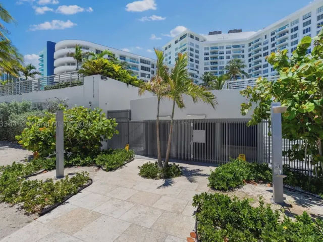 3-bedroom condo for rent in Miami Beach - 5151 Collins Ave 1527 - MondialRealty