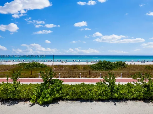 3-bedroom condo for rent in Miami Beach - 5151 Collins Ave 1527 - MondialRealty