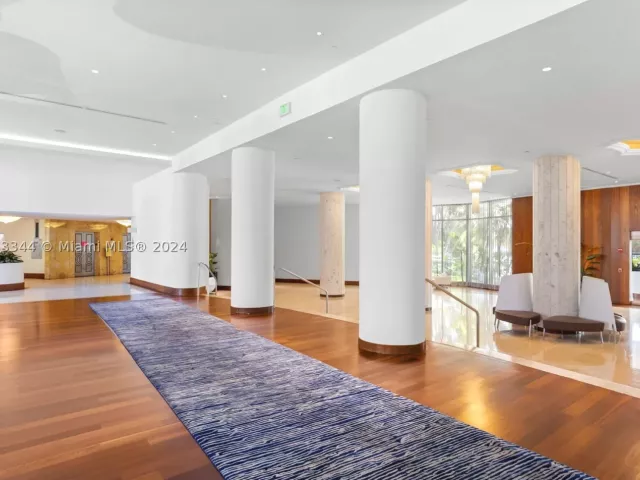 3-bedroom condo for rent in Miami Beach - 5151 Collins Ave 1527 - MondialRealty