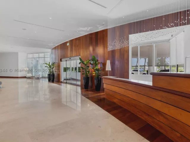 3-bedroom condo for rent in Miami Beach - 5151 Collins Ave 1527 - MondialRealty