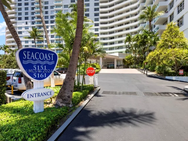 3-bedroom condo for rent in Miami Beach - 5151 Collins Ave 1527 - MondialRealty