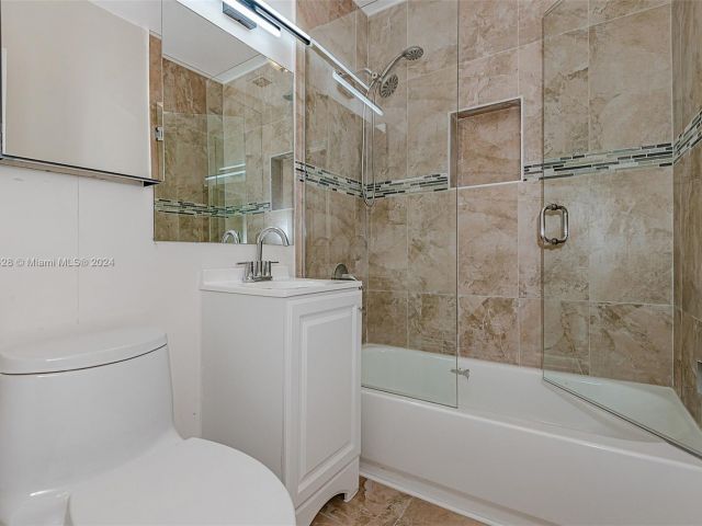 Home for rent at 101 SW 61st Ave 0 - photo 5157442