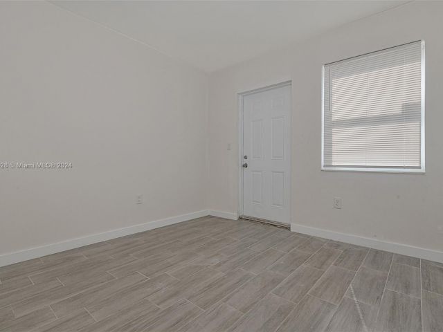 Home for rent at 101 SW 61st Ave 0 - photo 5157444