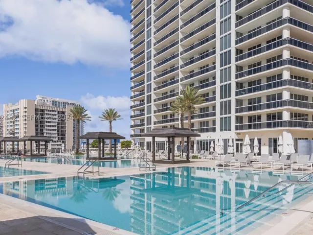 1-bedroom condo for rent in Hallandale Beach - 1830 S Ocean Dr 5005 - MondialRealty