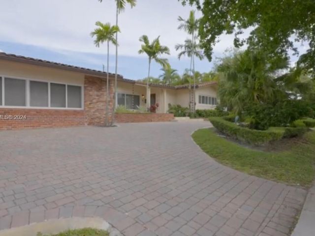 Home for sale at 305 E Shore Dr E - photo 5476152